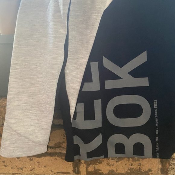 Reebok Other - *NEW* Reebok Sweatshirt Crewneck Black/White/Grey